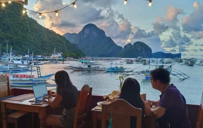 La Salangane Beach Hotel - Downtown El Nido Exterior photo